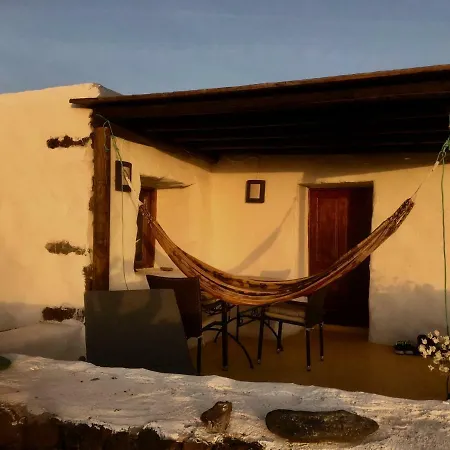 Ziegenstall Mit Meerblick * Yaiza (Lanzarote)